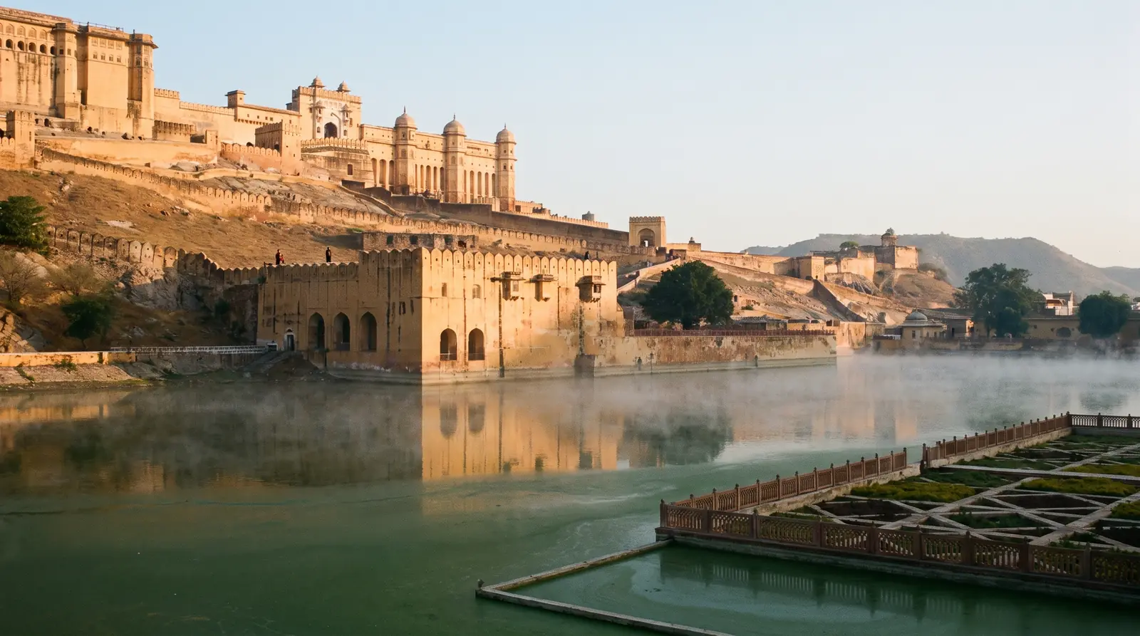 Amer Fort at 08:00